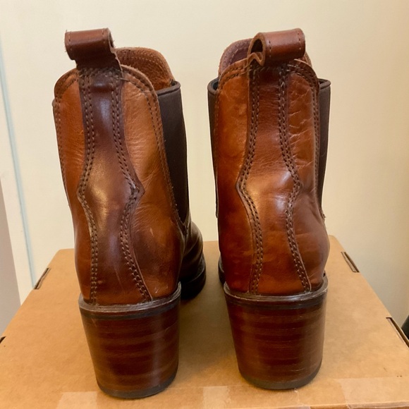 Women’s Brown Leather Frye Sabrina Chelsea Boots - Picture 3 of 3